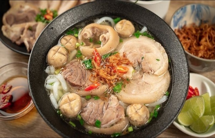 Quán bánh canh giò heo Sài Gòn