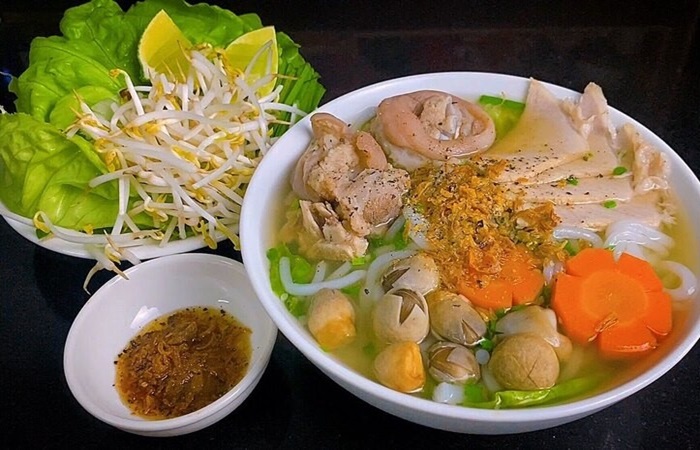 Quán bánh canh giò heo Sài Gòn